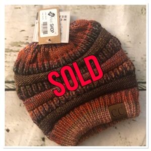 ⭐️New⭐️ C.C Beanie Messy Bun Pony Tail Beanie